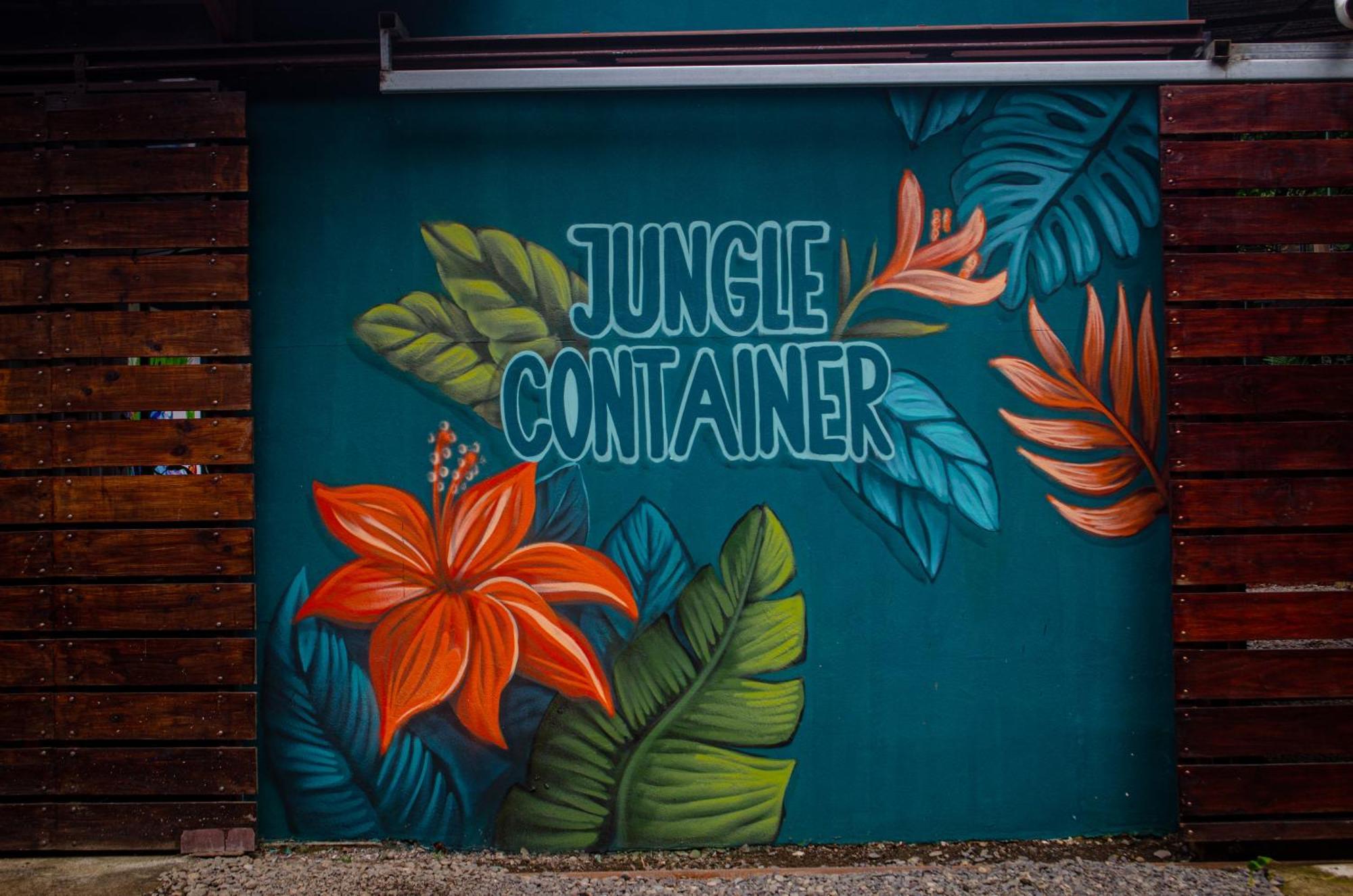 Bed and Breakfast The Jungle Container Quepos Exterior foto