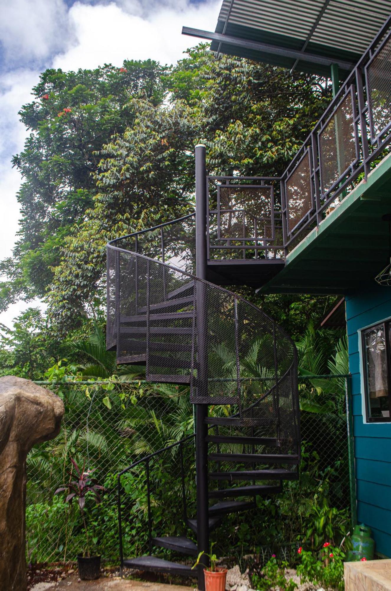 Bed and Breakfast The Jungle Container Quepos Exterior foto